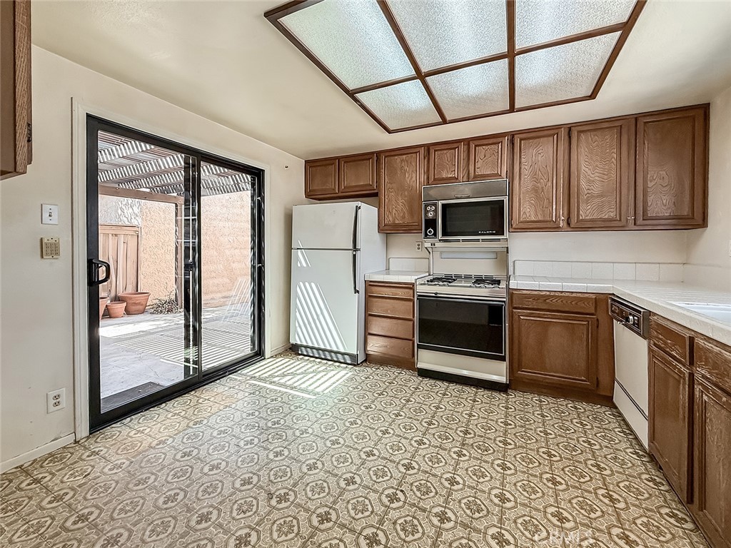 20027 Community Street 54