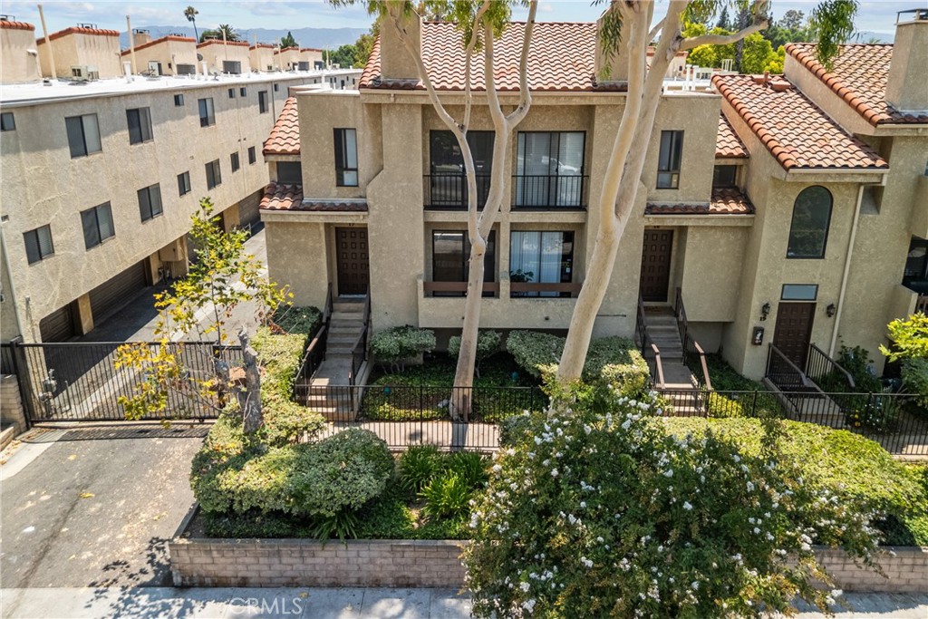 18958 Sherman Way 17