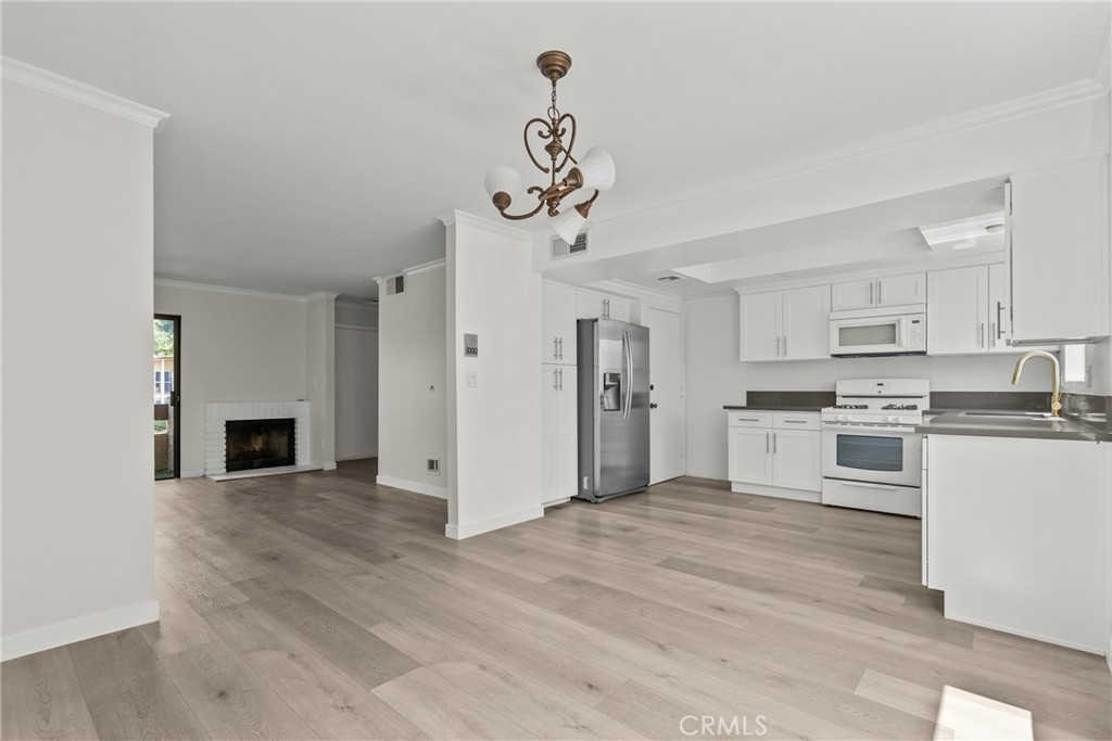 18958 Sherman Way 17