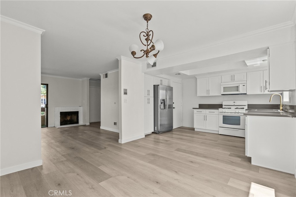 18958 Sherman Way 17