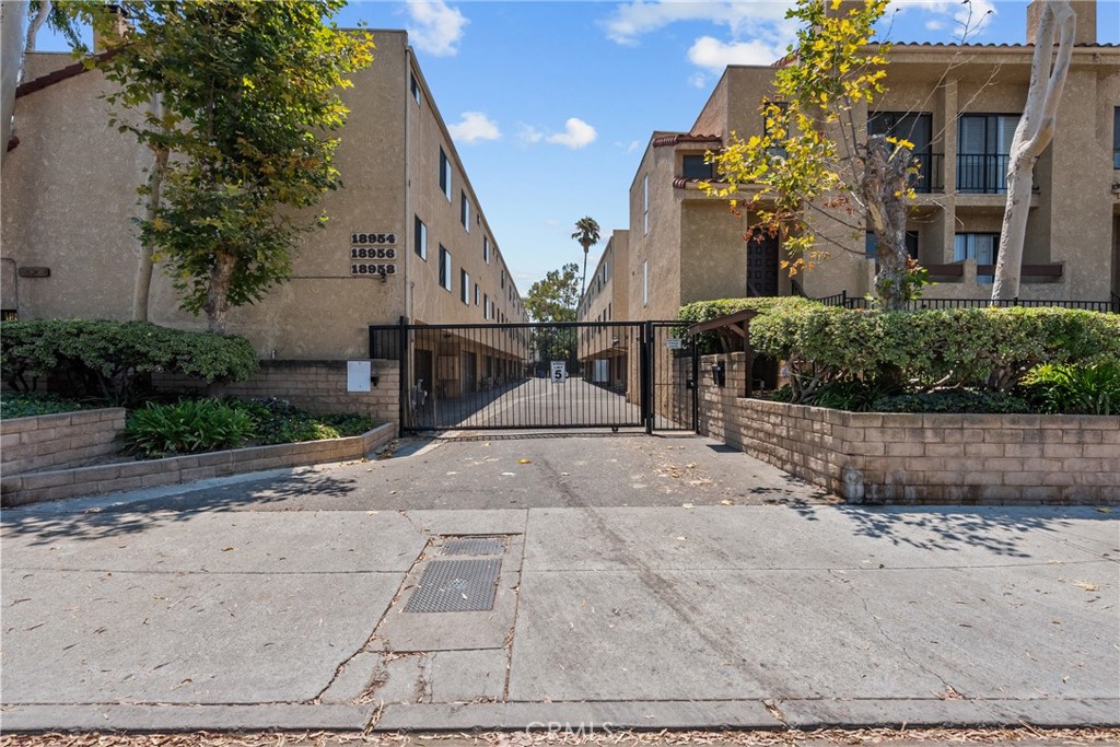 18958 Sherman Way 17