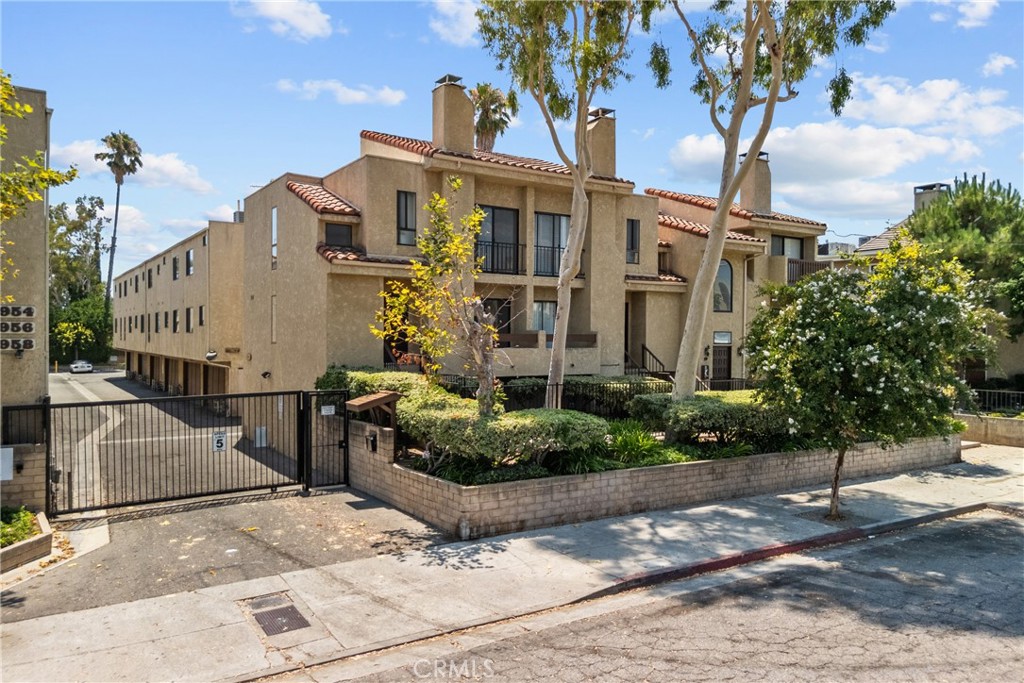 18958 Sherman Way 17