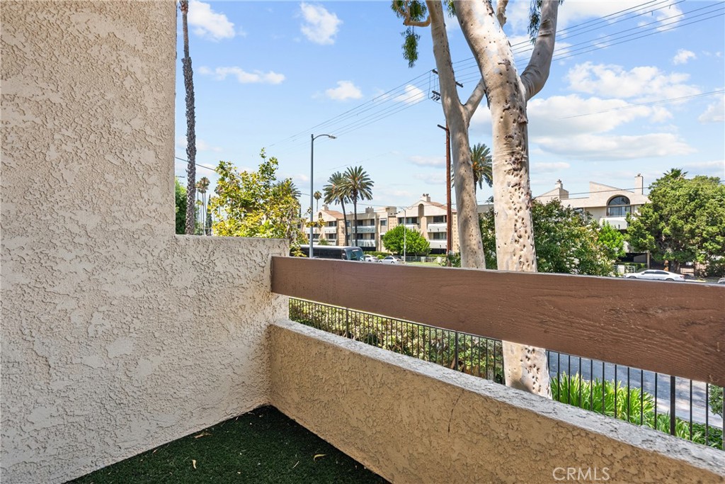 18958 Sherman Way 17