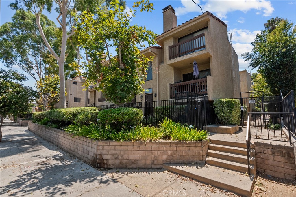 18958 Sherman Way 17