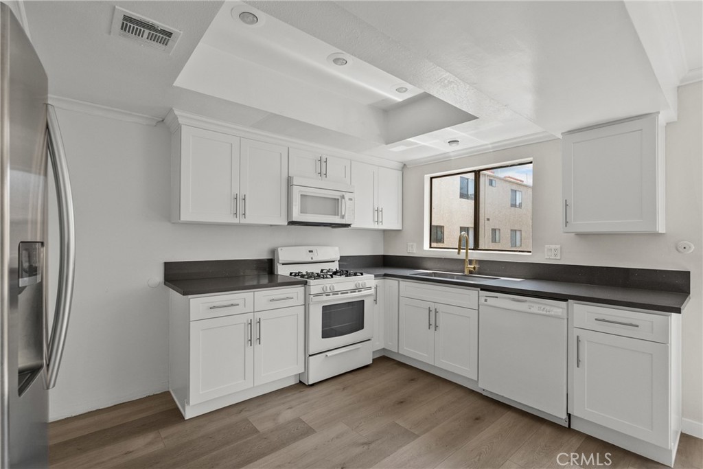 18958 Sherman Way 17