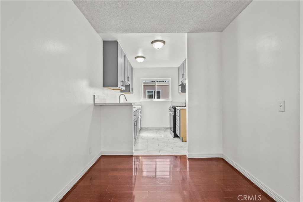 7137 Coldwater Canyon Avenue 10