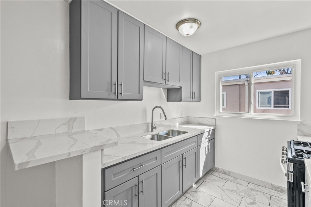 7137 Coldwater Canyon Avenue 10