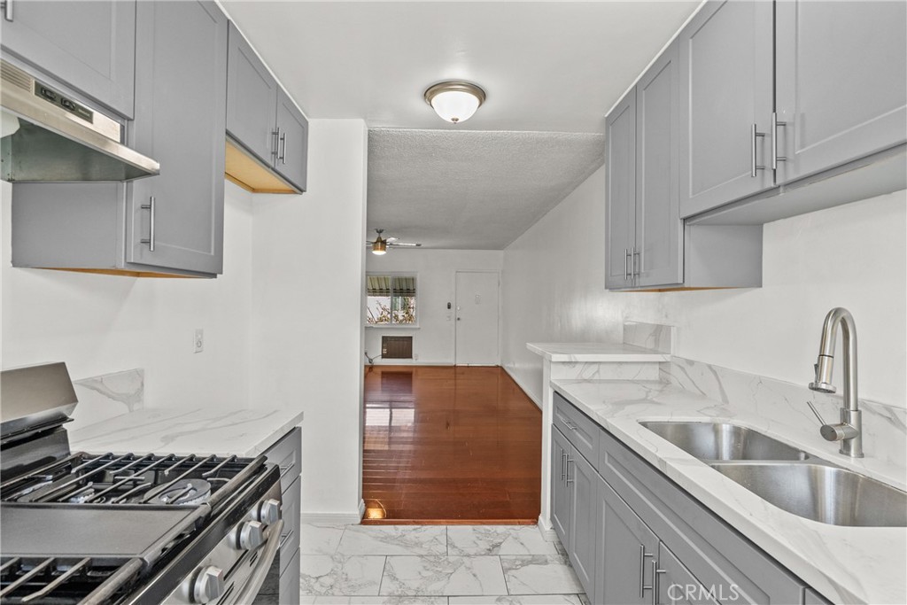 7137 Coldwater Canyon Avenue 10