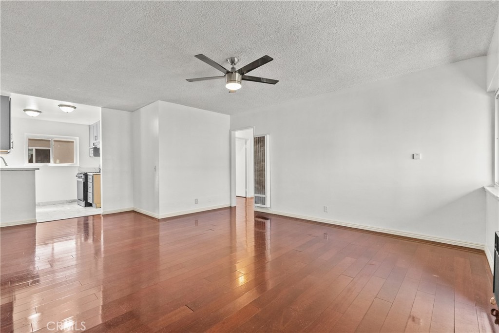 7137 Coldwater Canyon Avenue 10