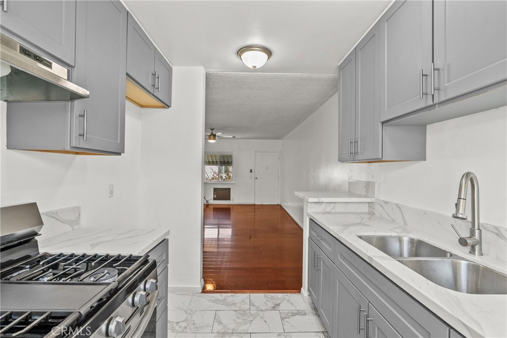 7137 Coldwater Canyon Avenue 10