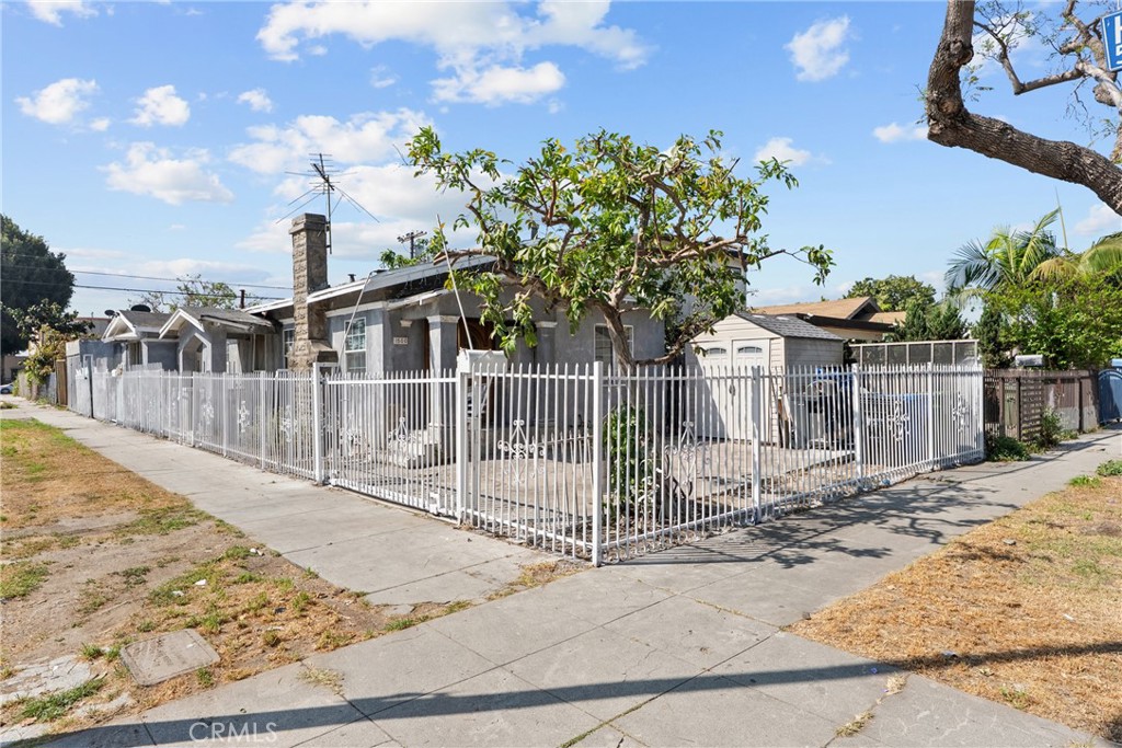1500 W 59th Place Los Angeles Ca Us 90047 Sr26076823