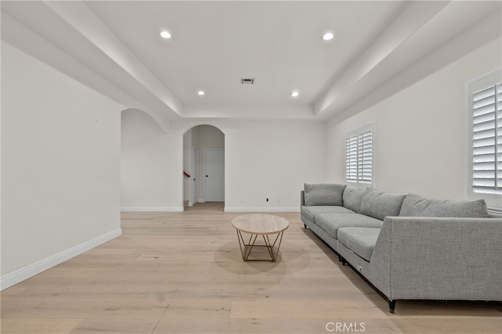 4216 Cedar