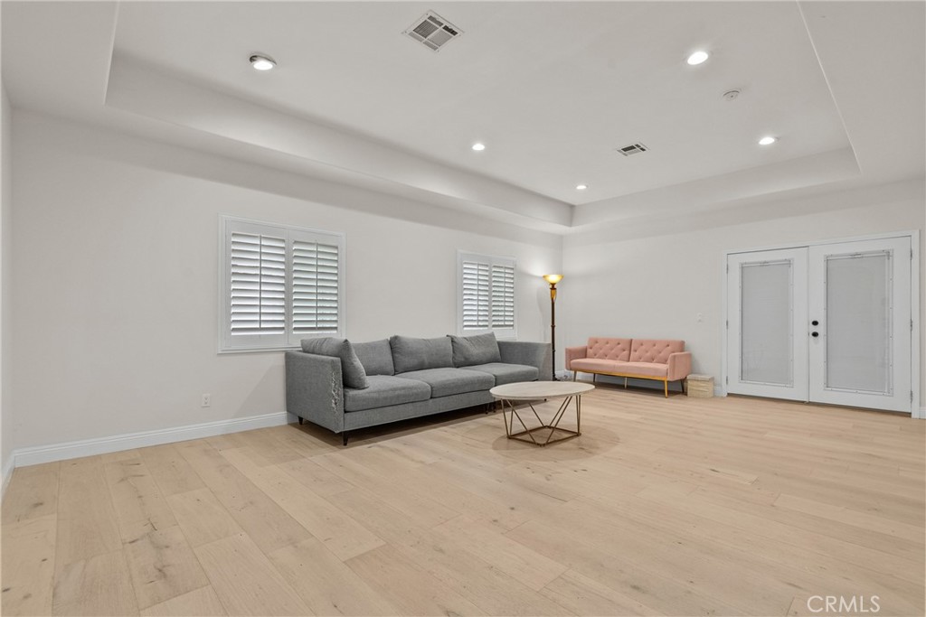 4216 Cedar