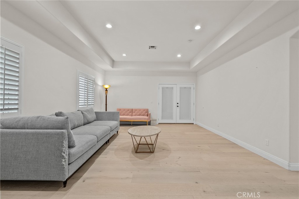 4216 Cedar
