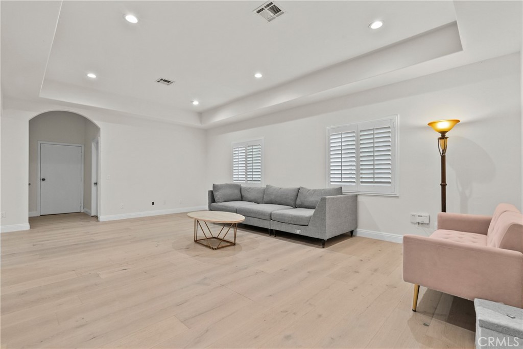 4216 Cedar