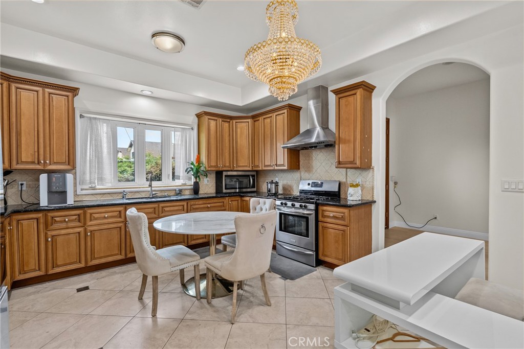 4216 Cedar