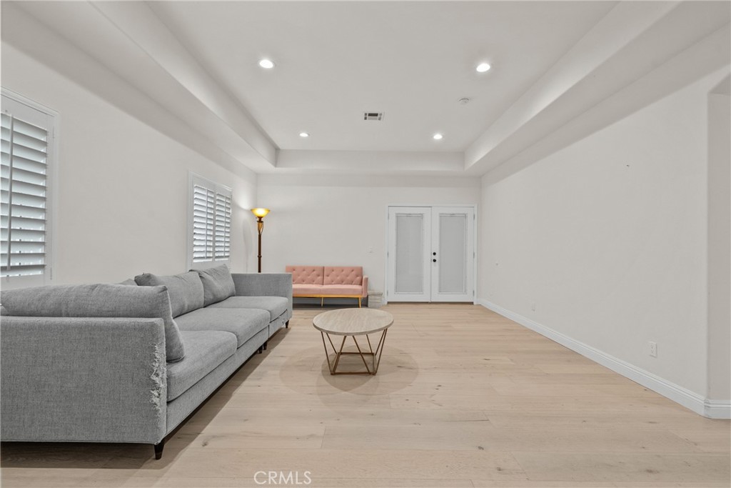4216 Cedar