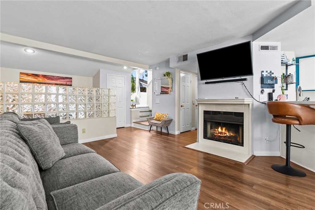 9915 Variel Avenue 22 Chatsworth Ca Us 91311 Sr26221335