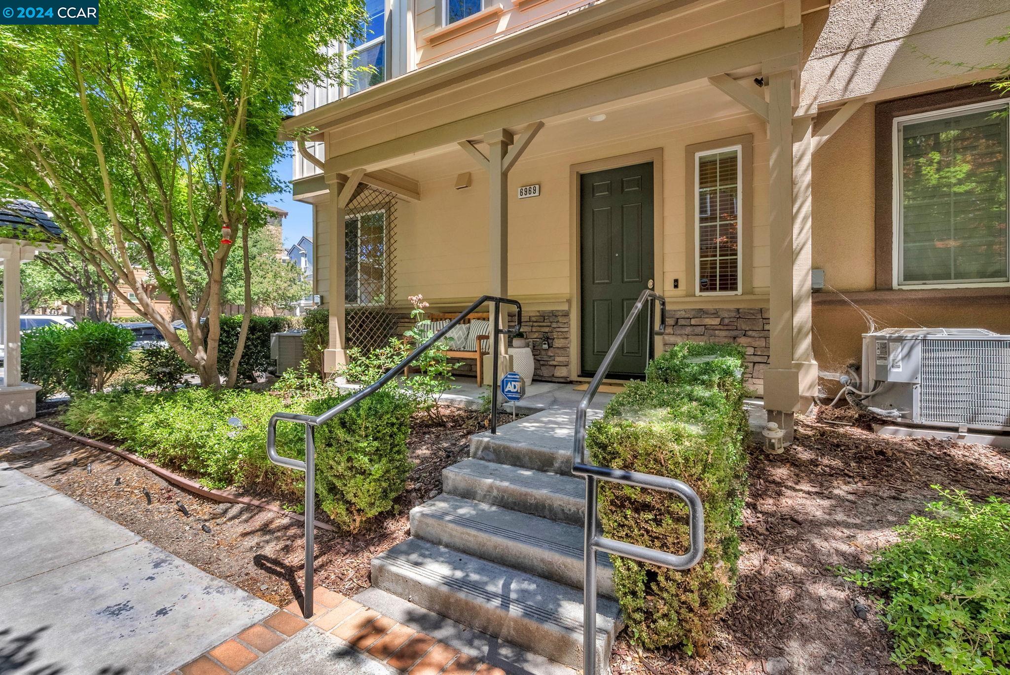 6969 N Mariposa Ln