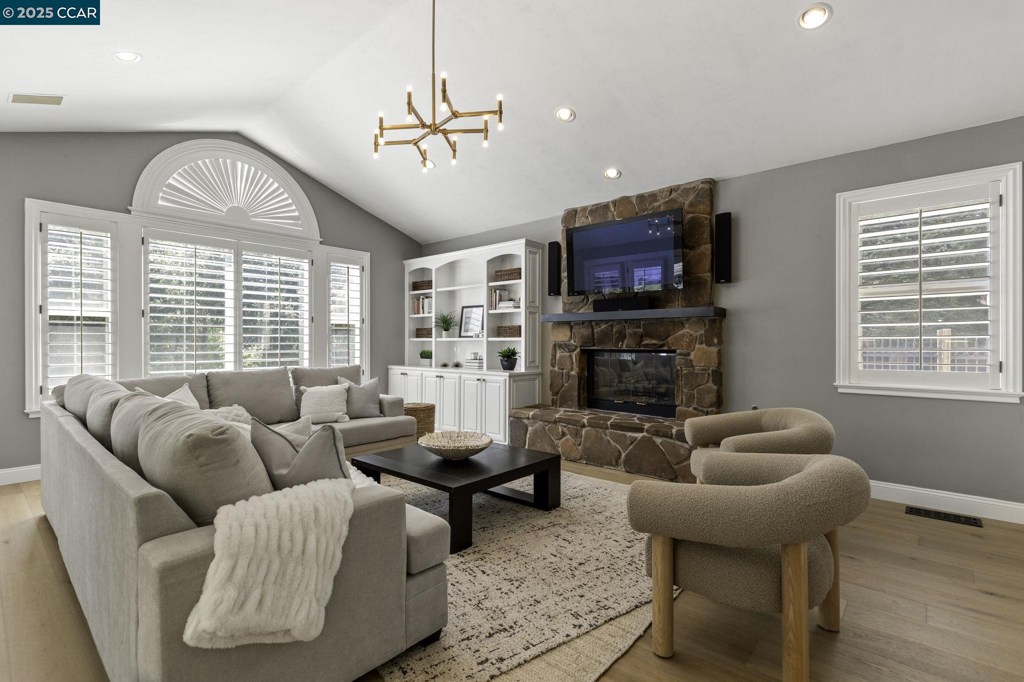 218 Fieldcrest Ct