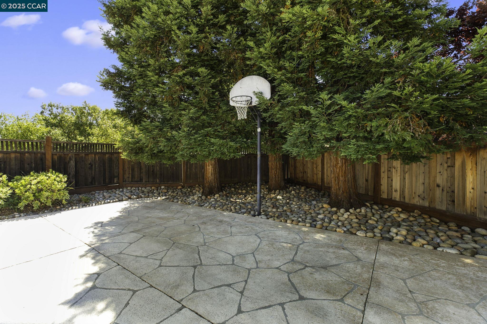 218 Fieldcrest Ct