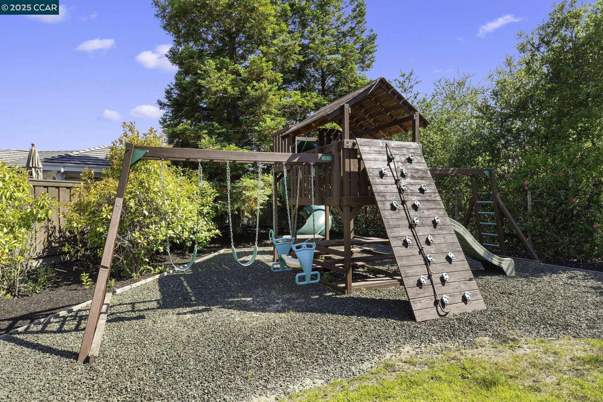 218 Fieldcrest Ct