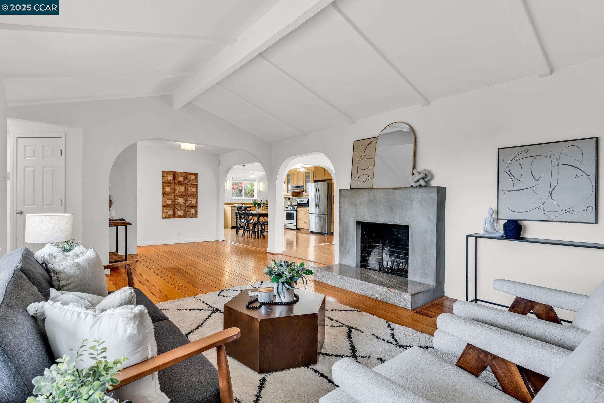 655 Tamarack Dr