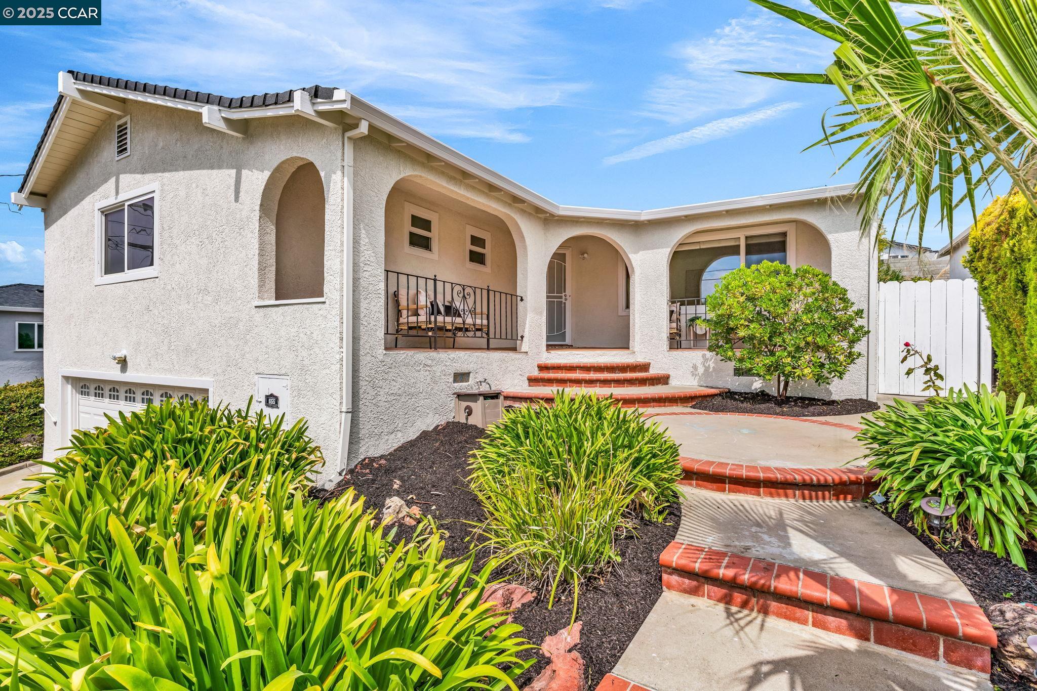 655 Tamarack Dr