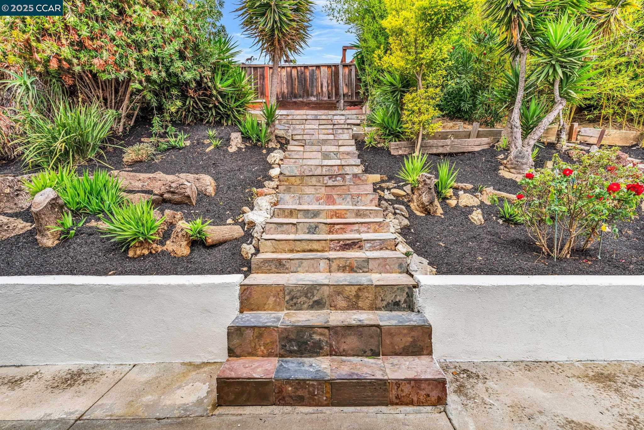655 Tamarack Dr
