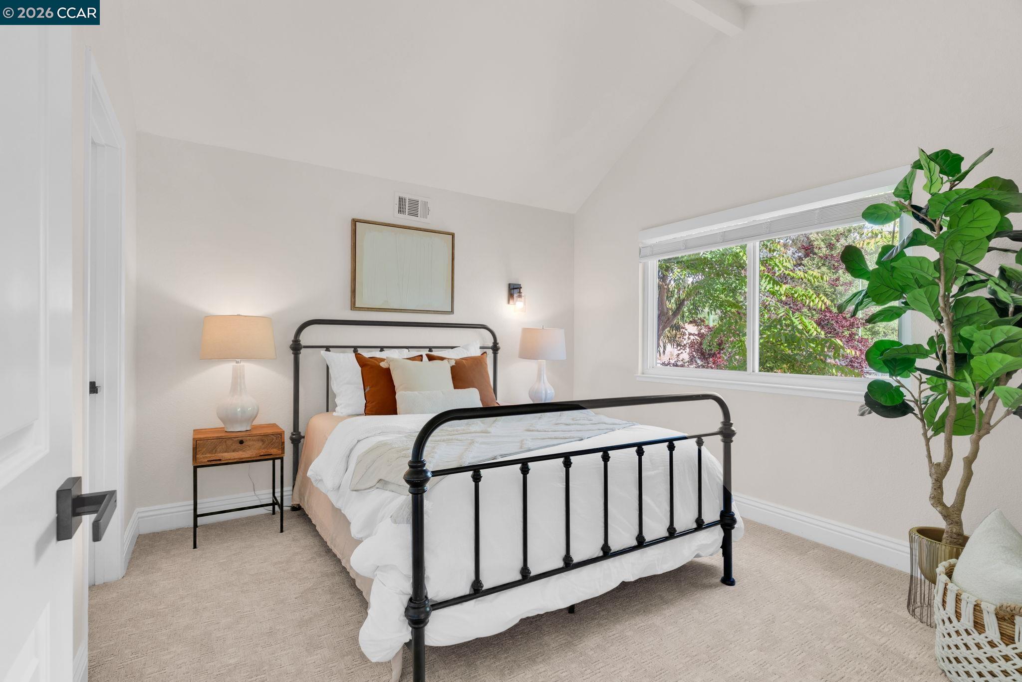880 El Capitan Dr