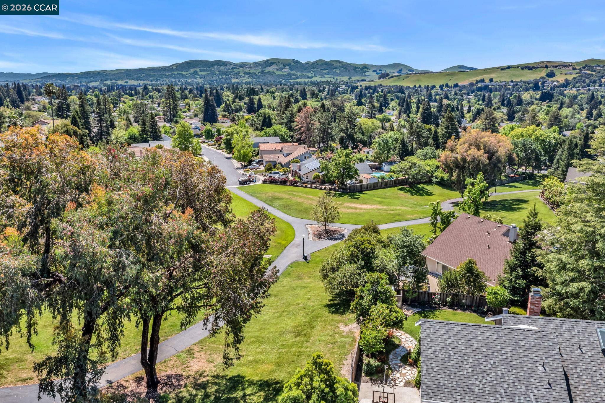 880 El Capitan Dr