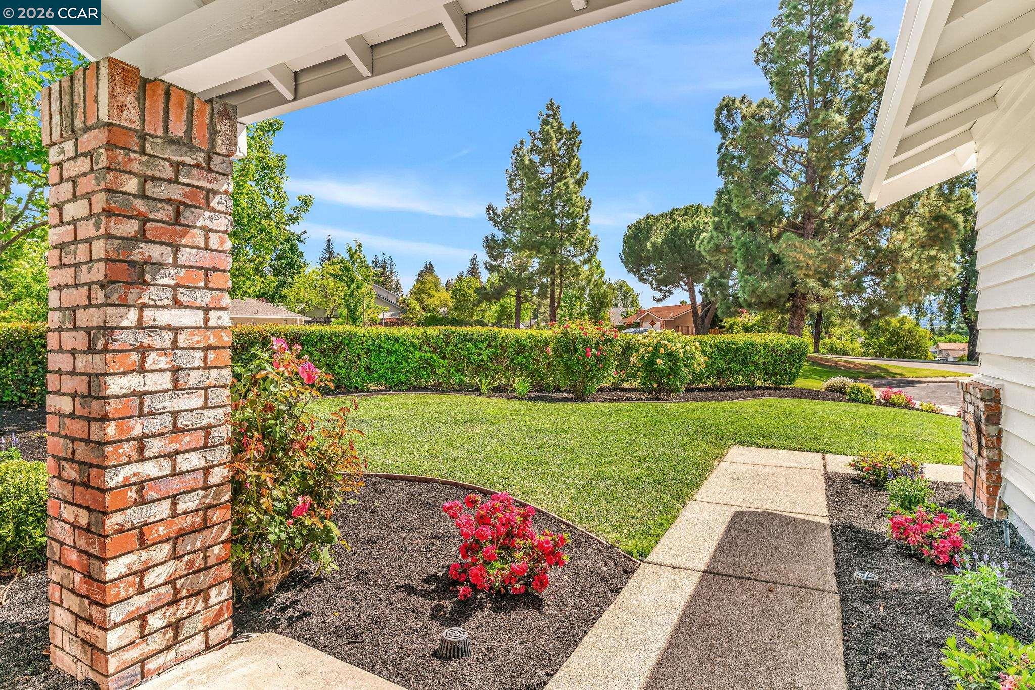 880 El Capitan Dr