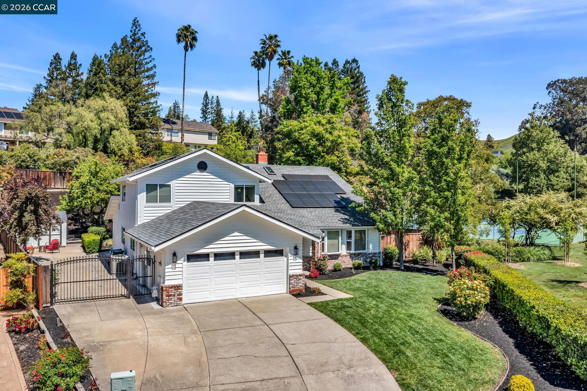 880 El Capitan Dr