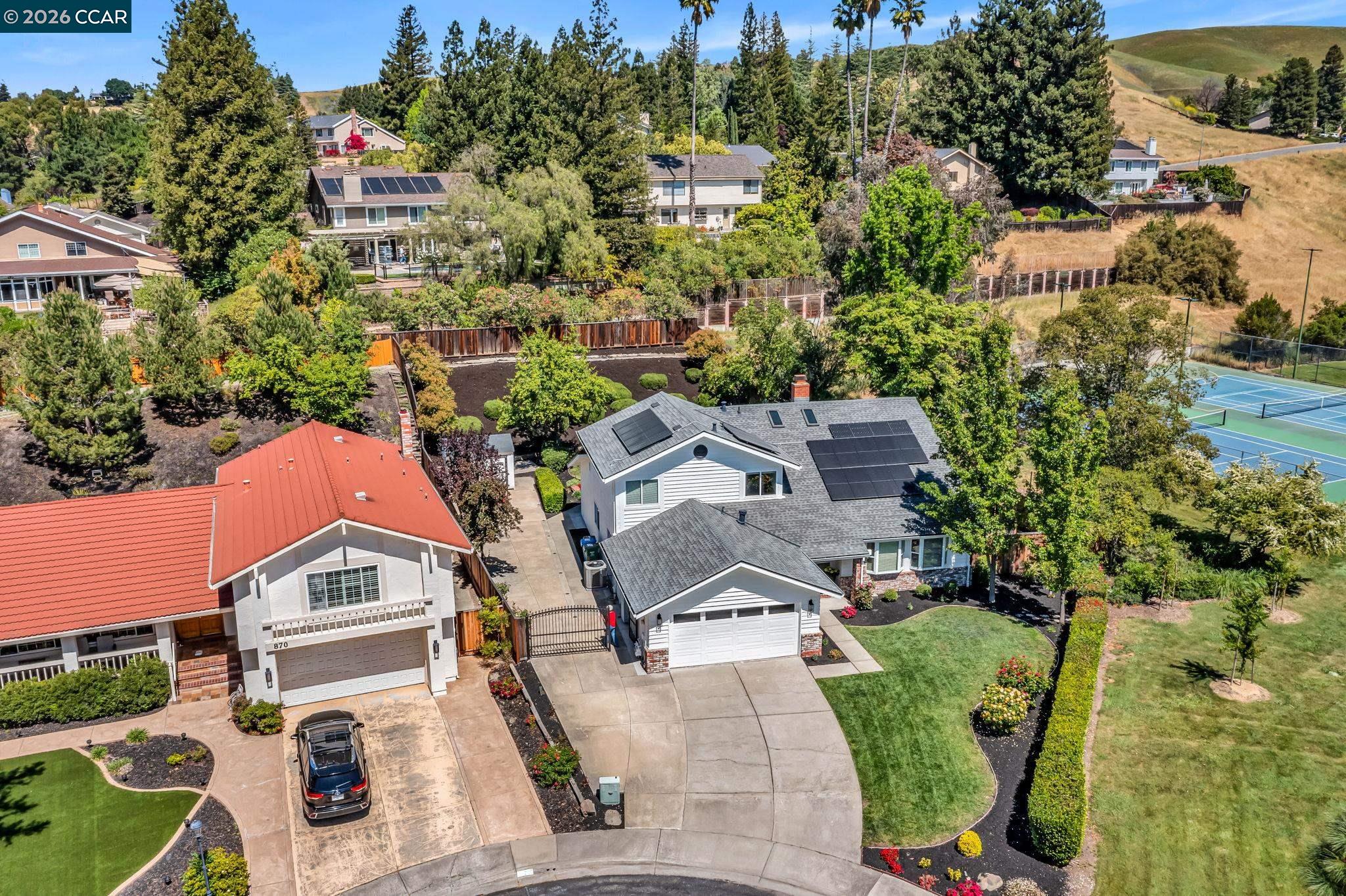 880 El Capitan Dr
