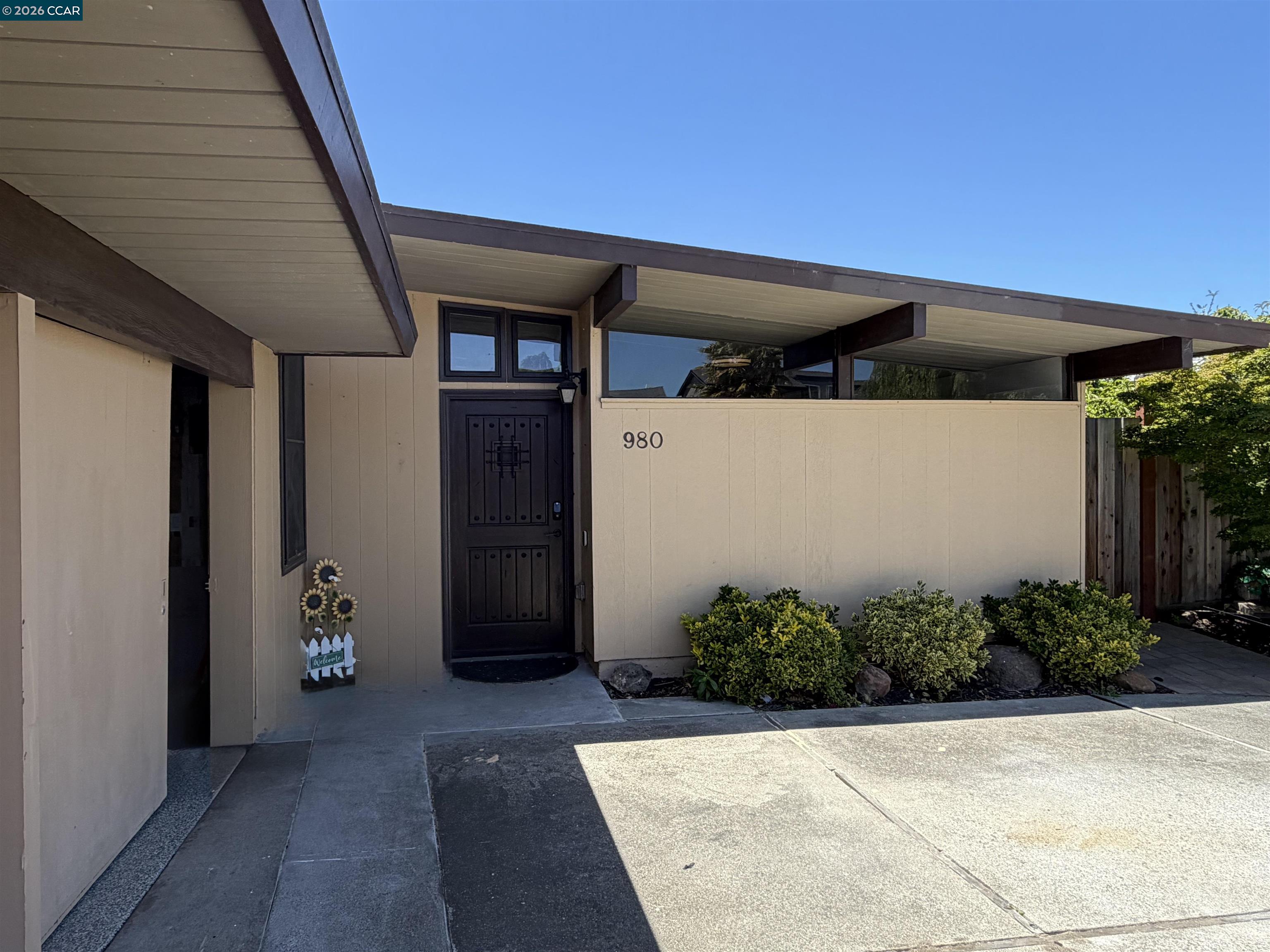 980 Crane Ave
