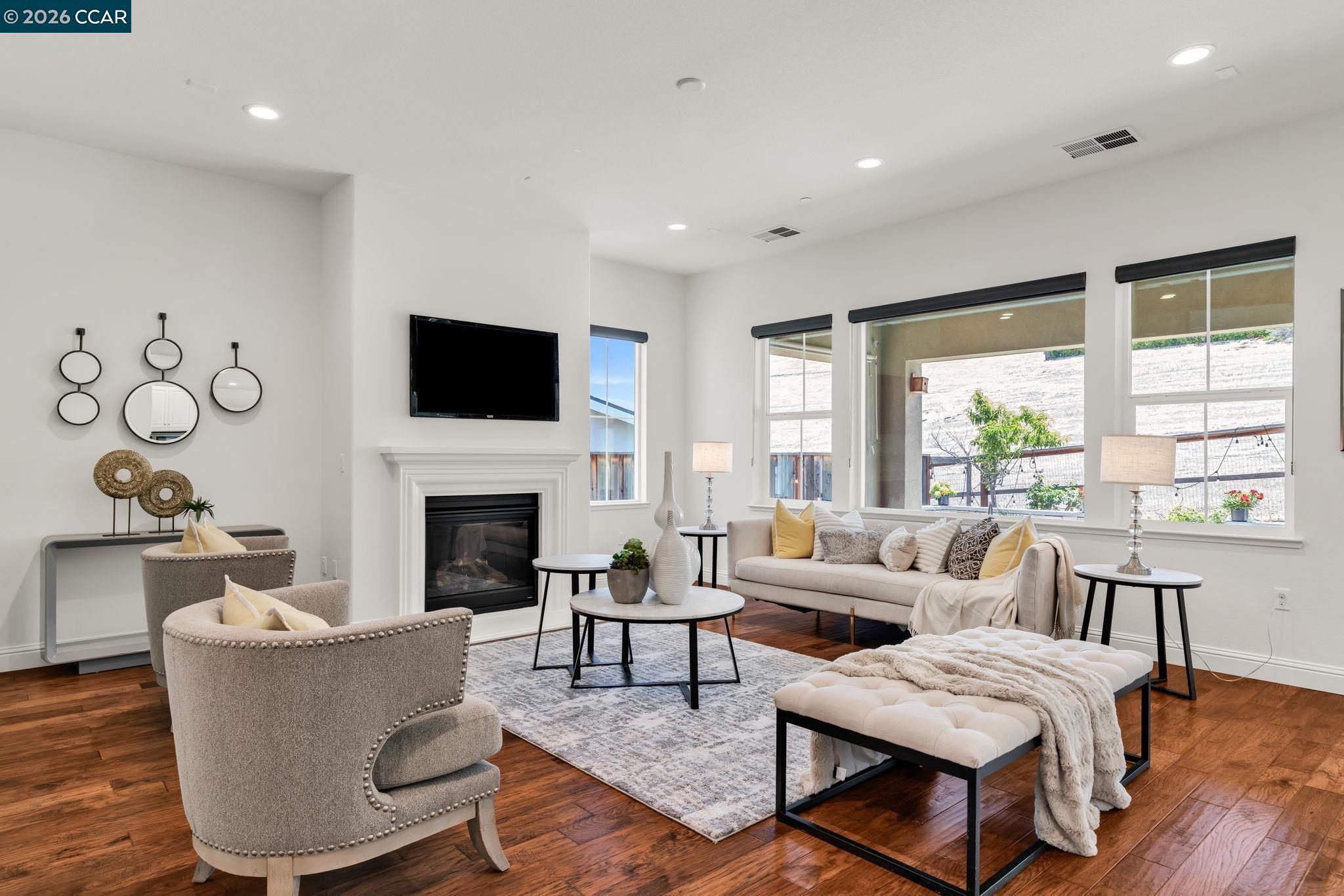 4252 Oak Knoll Dr