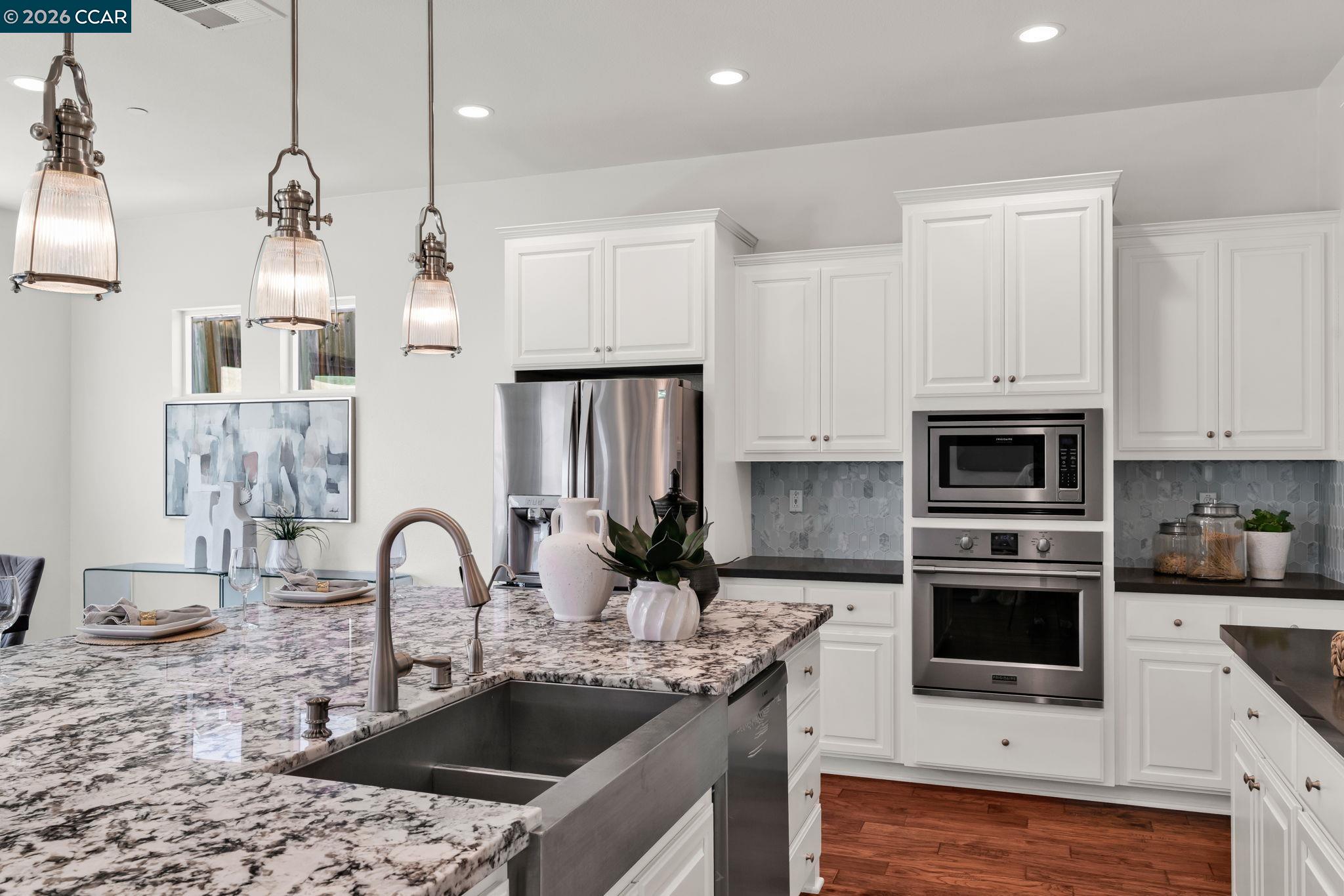 4252 Oak Knoll Dr