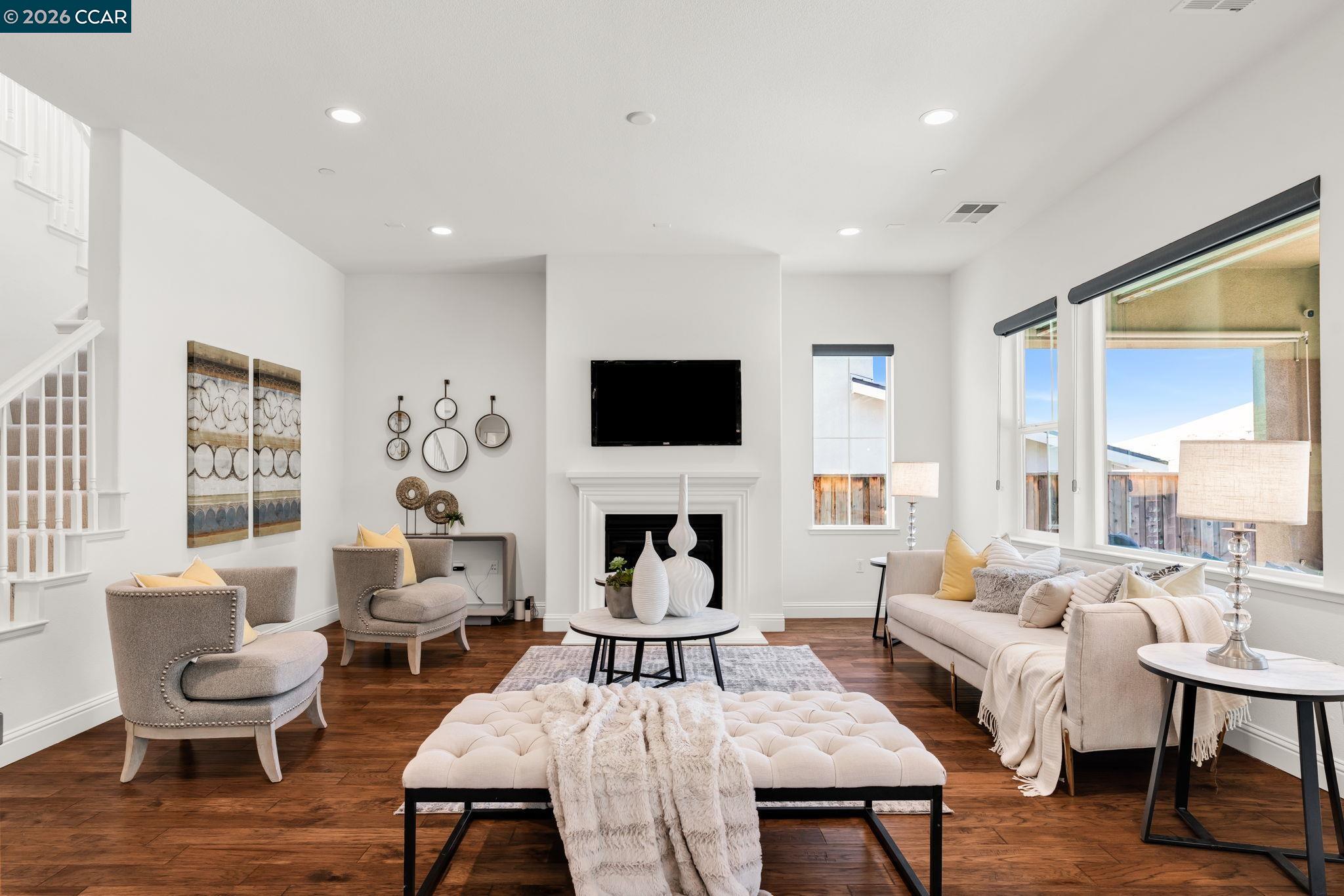 4252 Oak Knoll Dr