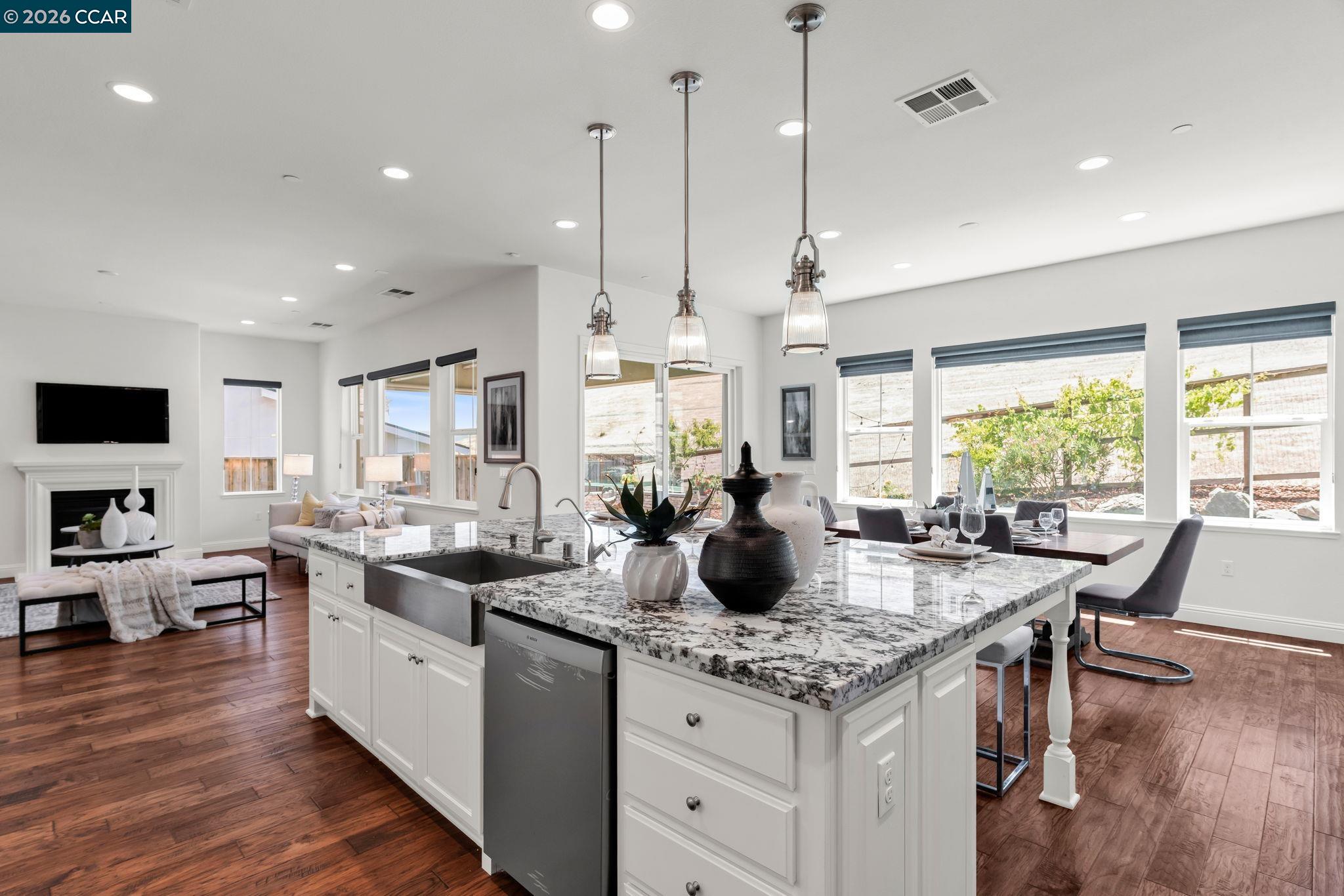 4252 Oak Knoll Dr