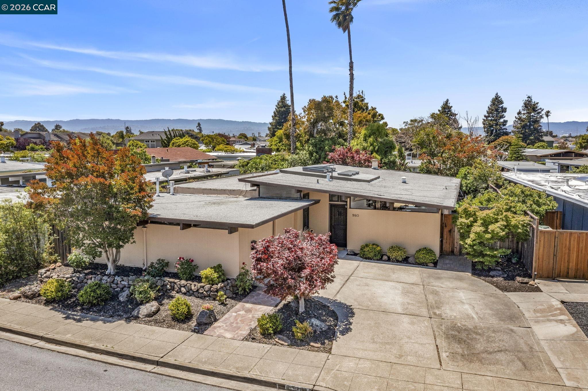 980 Crane Ave