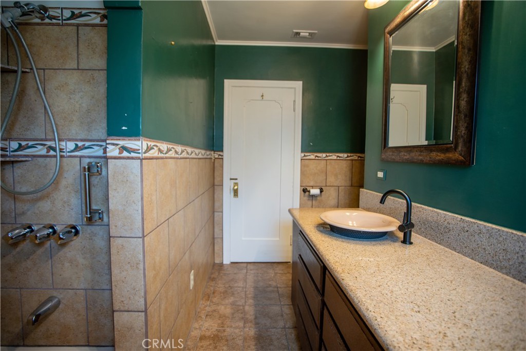 1080 1080 S Los Robles