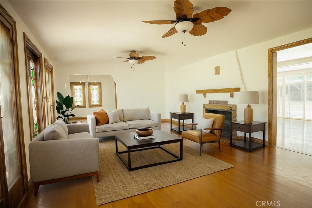 1080 1080 S Los Robles