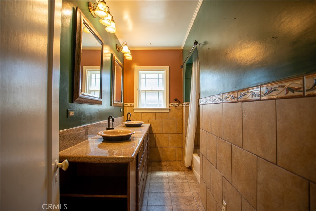 1080 1080 S Los Robles