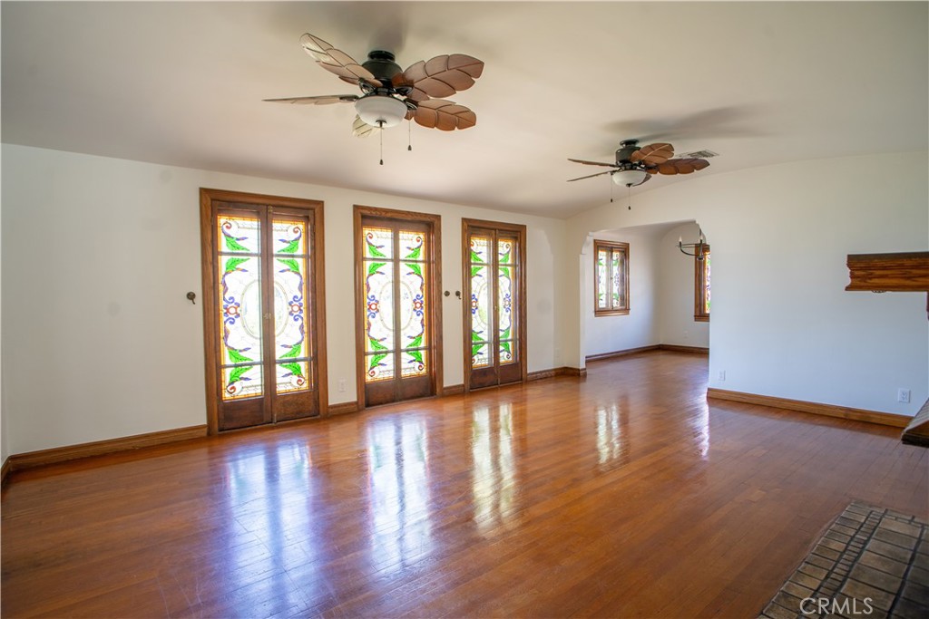 1080 1080 S Los Robles