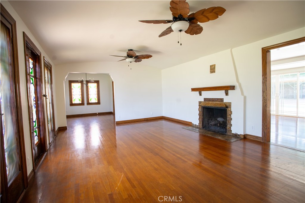 1080 1080 S Los Robles