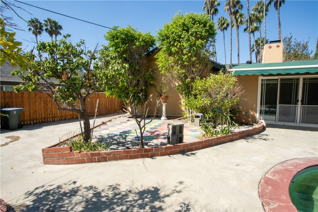 1080 1080 S Los Robles