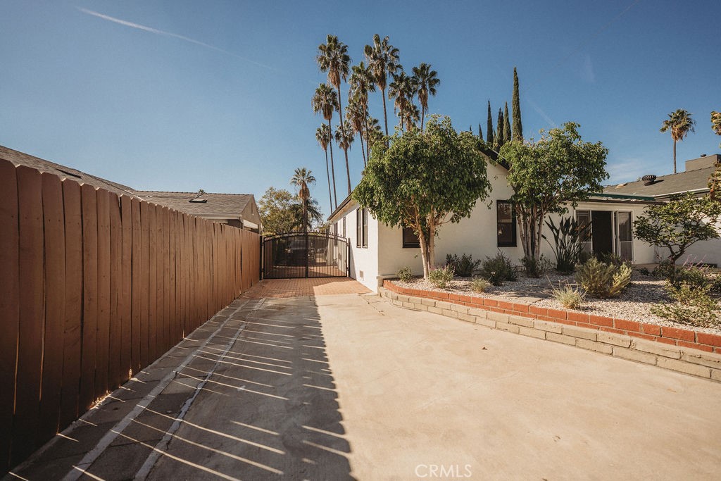 1080 S Los Robles