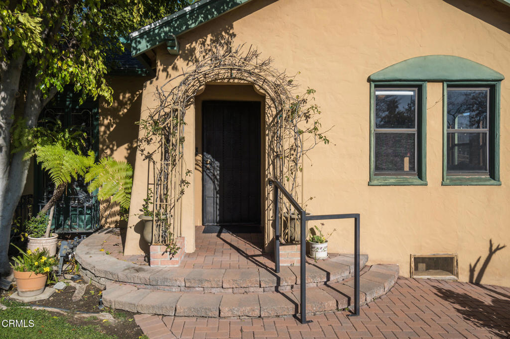 1080 S Los Robles Avenue