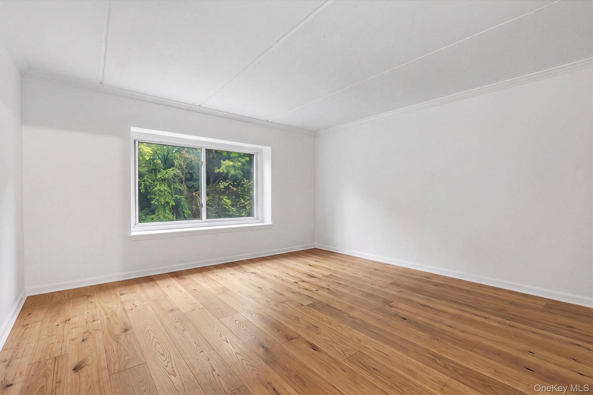 412 Benedict Avenue Unit: 3B
