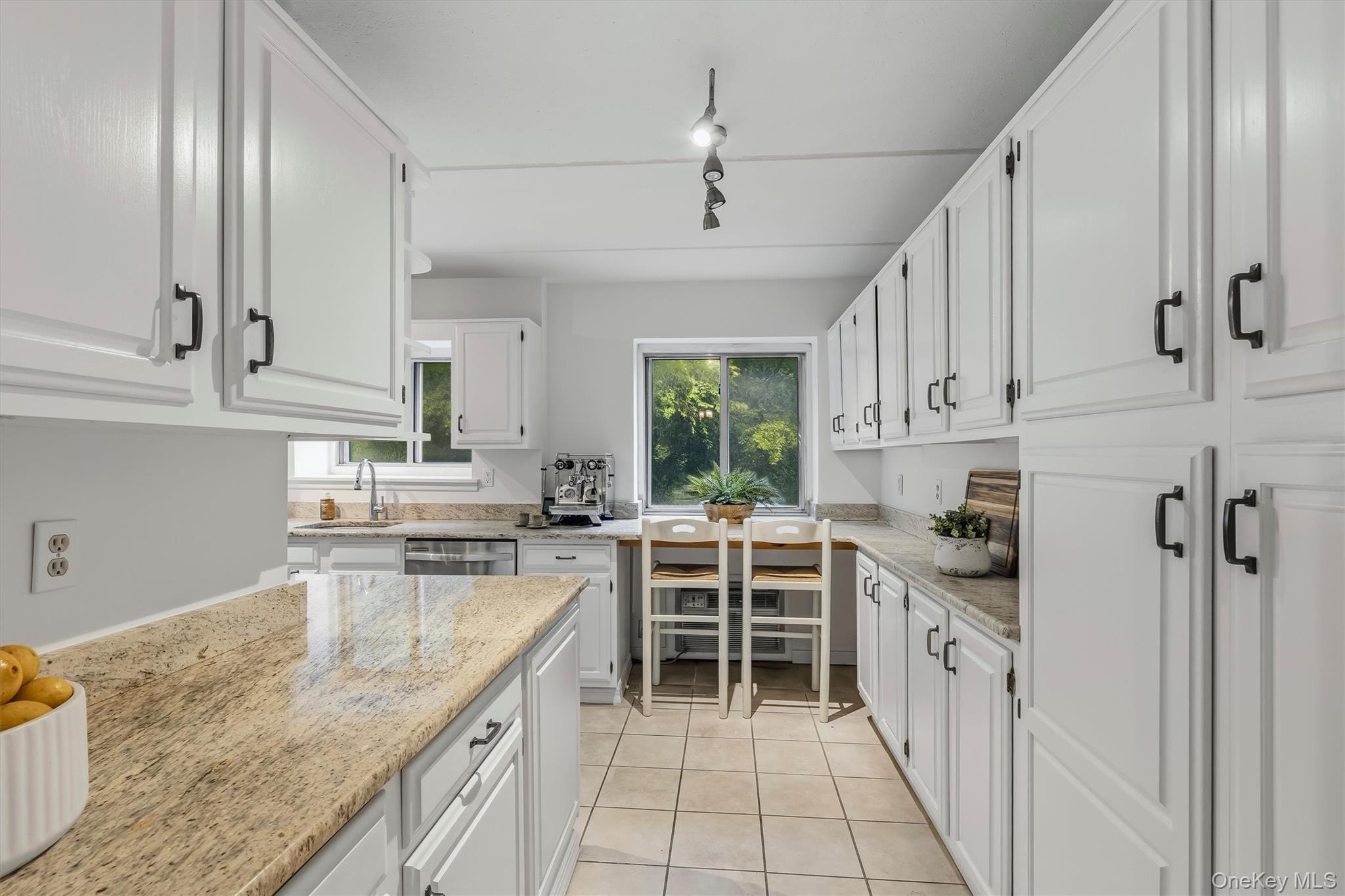 412 Benedict Avenue Unit: 3B
